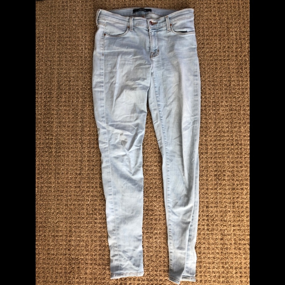 Light wash jeans